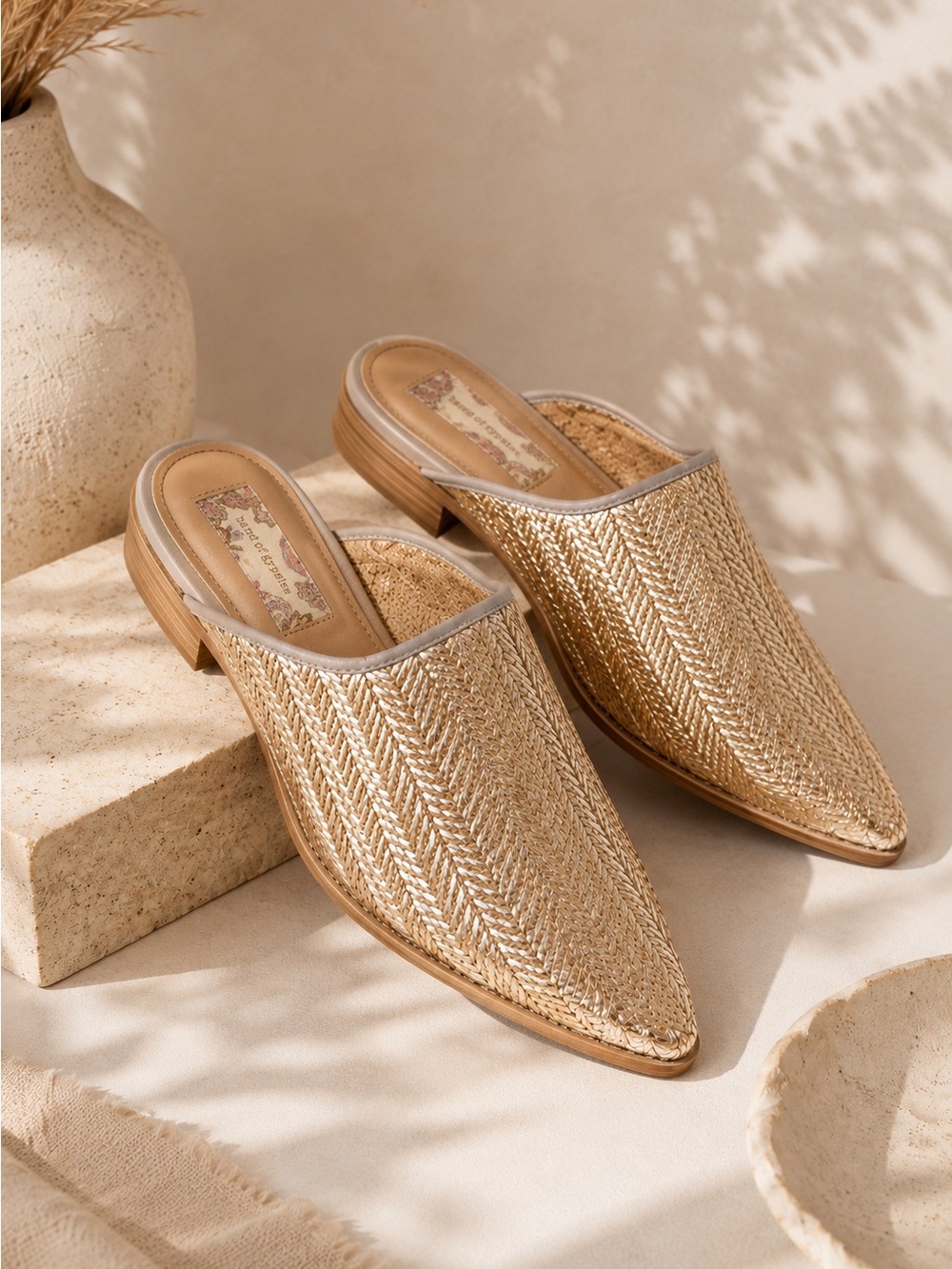 ANTHROPOLOGIE BAND OF GYPSIES Skipper Gold Raffia Woven Mules Boho Metallic Luxe